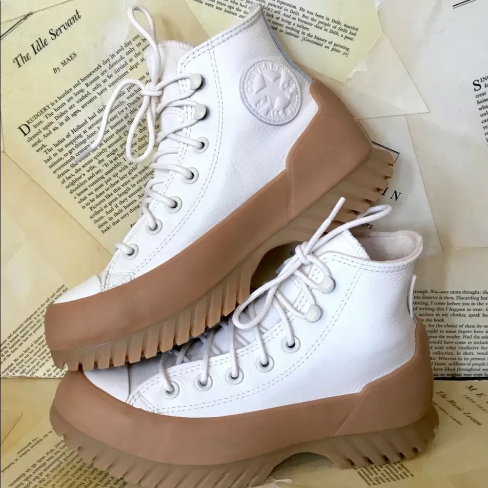 Converse Chuck Taylor Hi Top Lugged 2.0 Leather Sneaker Boot Cream Gum - Picture 1 of 6